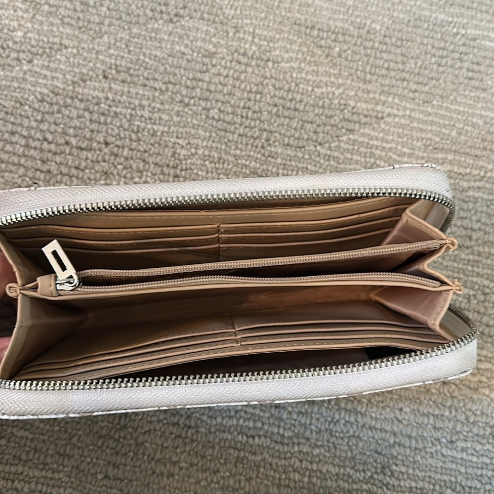 Guess Monogrammed White and Brown Wallet - Picture 6 of 6